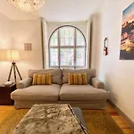 Luxury Vintage Apartment By Myplaceforyou, At The City Centre Next To Marques De Pombal