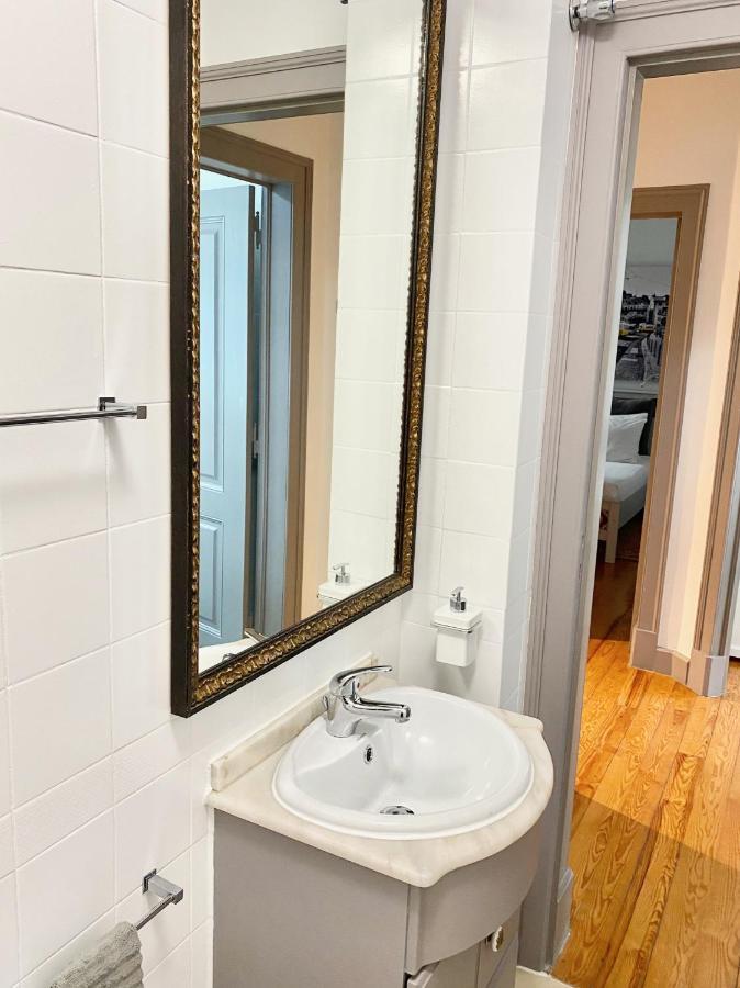 Apartment Luxury Vintage Apartment By Myplaceforyou, At The City Centre Next To Marques De Pombal Lisbon